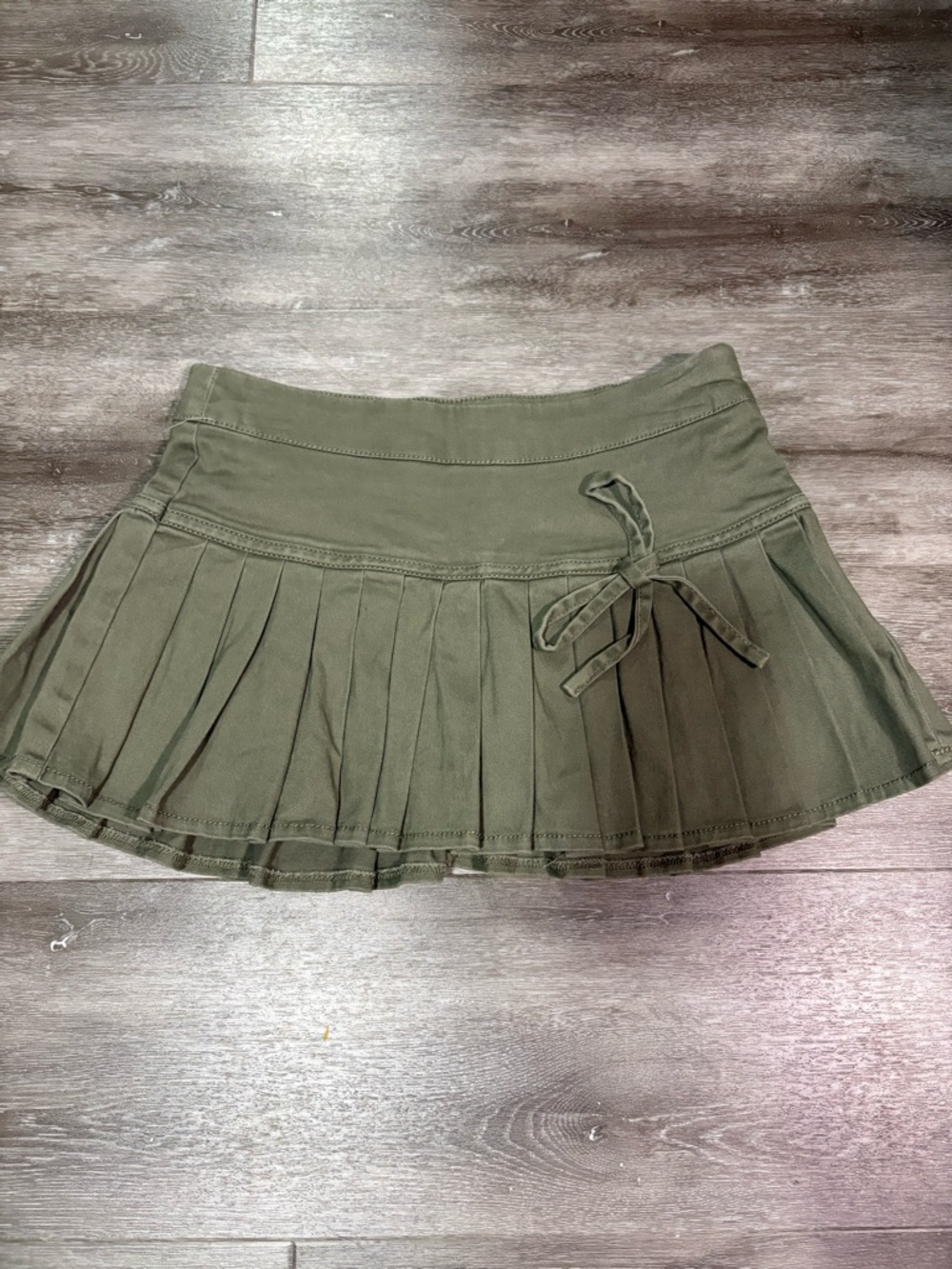 Celebrity Pink Olive Green Pleated Mini Skirt with Tie